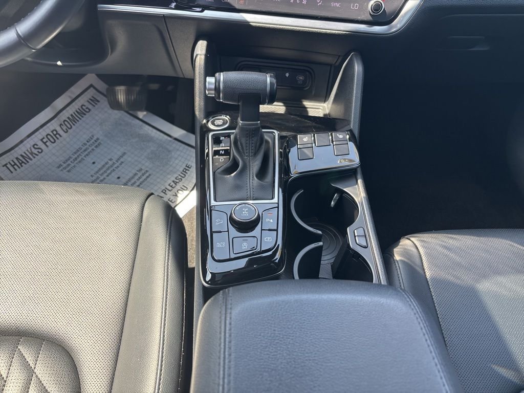 Used 2023 White Kia X-Line image 29