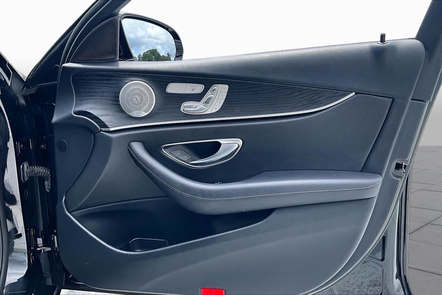 Used 2020 Obsidian Black Metallic Mercedes-Benz E 350 image 22