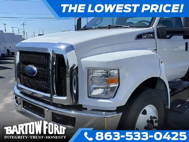 New 2025 Oxford White Ford Base image 1
