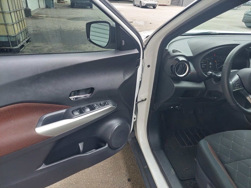 2020 Nissan Kicks SR photo 4