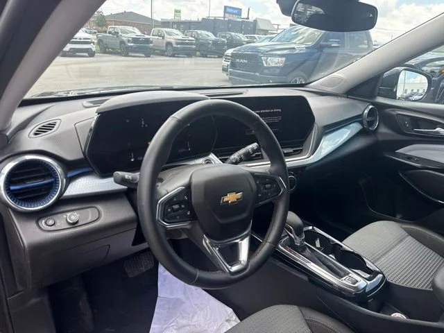 2025 Chevrolet Trax LT - Photo 11