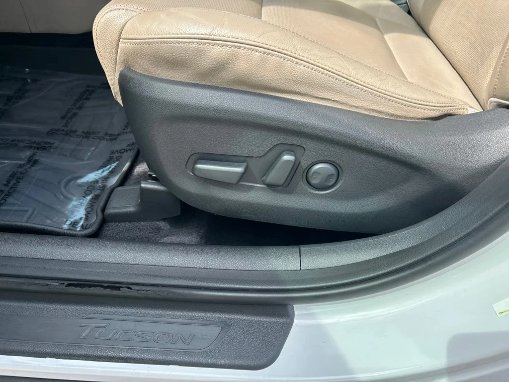 Used 2018 White Hyundai SEL Plus image 17