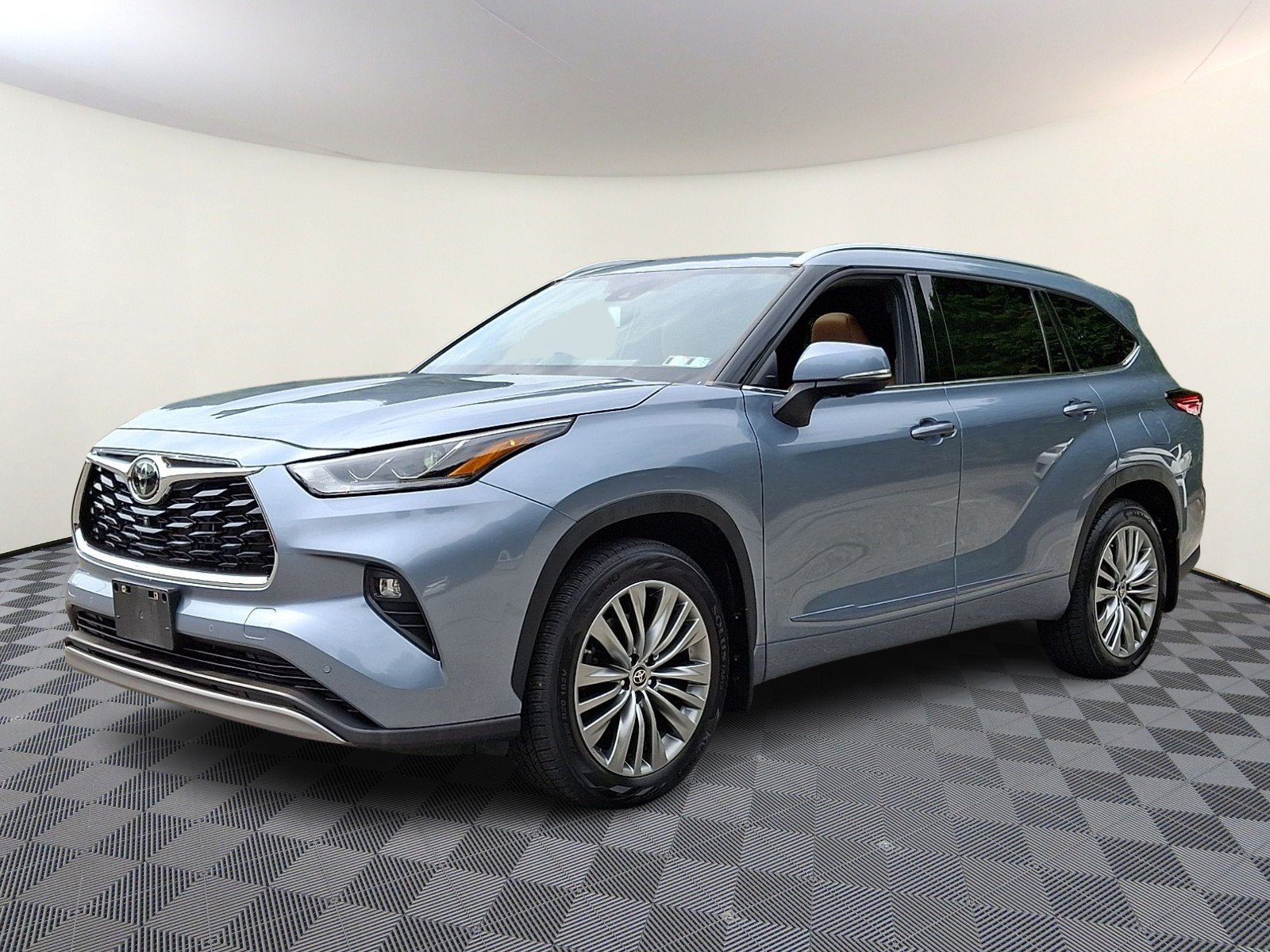 Used 2023 Moon Dust Toyota Platinum image 2