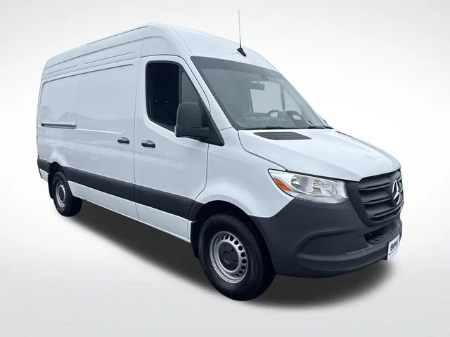 Used 2025 White Mercedes-Benz Cargo 144 WB image 12