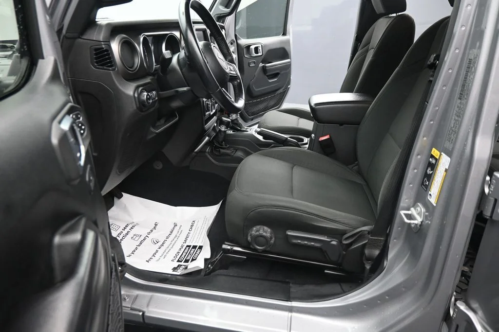 Used 2020 Silver Jeep Sport image 17