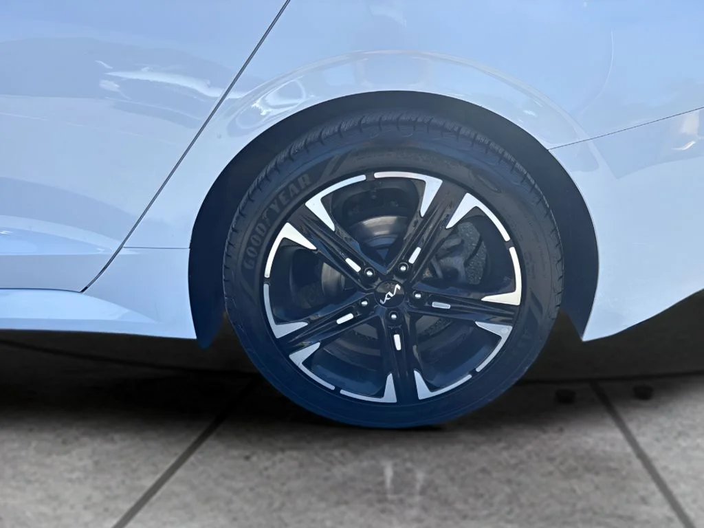 Used 2023 White Kia GT-Line image 31
