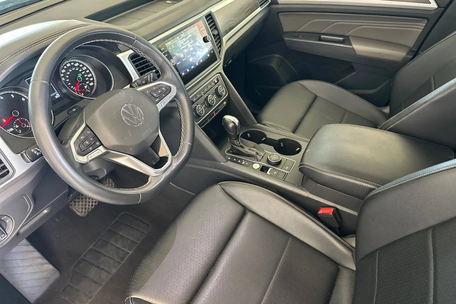 Used 2021 Gray Volkswagen 3.6L V6 SE w/Technology image 10