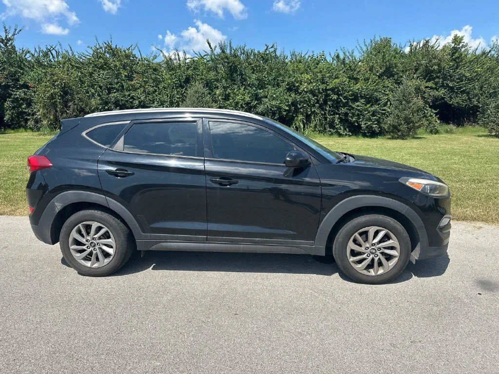 Used 2016 Gray Hyundai SE image 12