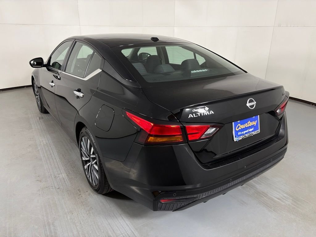 Used 2024 Black Nissan 2.5 SV image 6