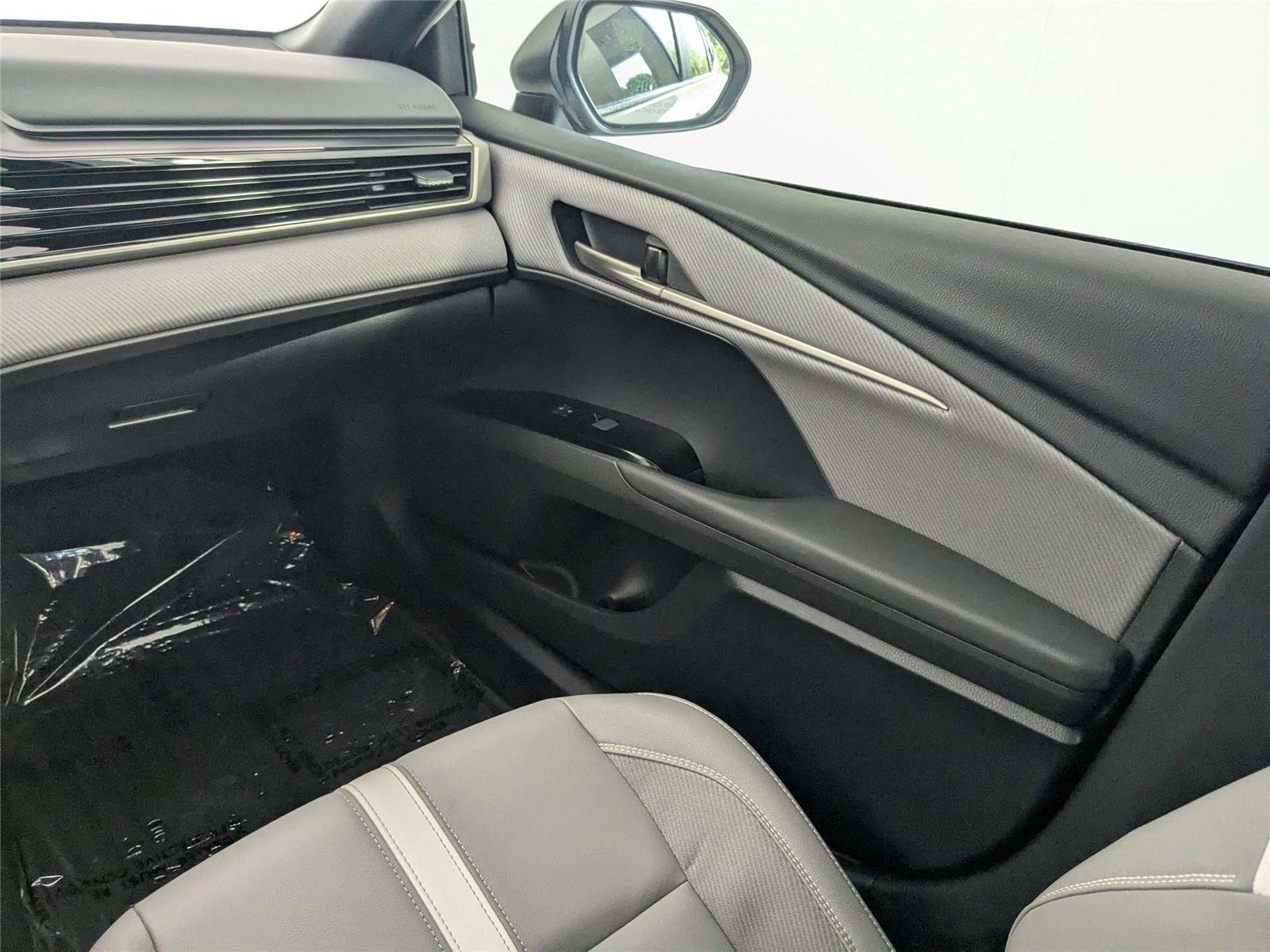 Used 2025 Ice Cap Toyota SE image 38