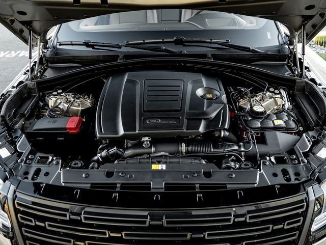 New 2026 Batumi Gold Land Rover Dynamic SE image 34
