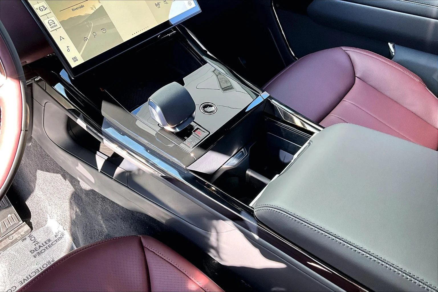 New 2026 Varesine Blue Land Rover Dynamic SE image 8