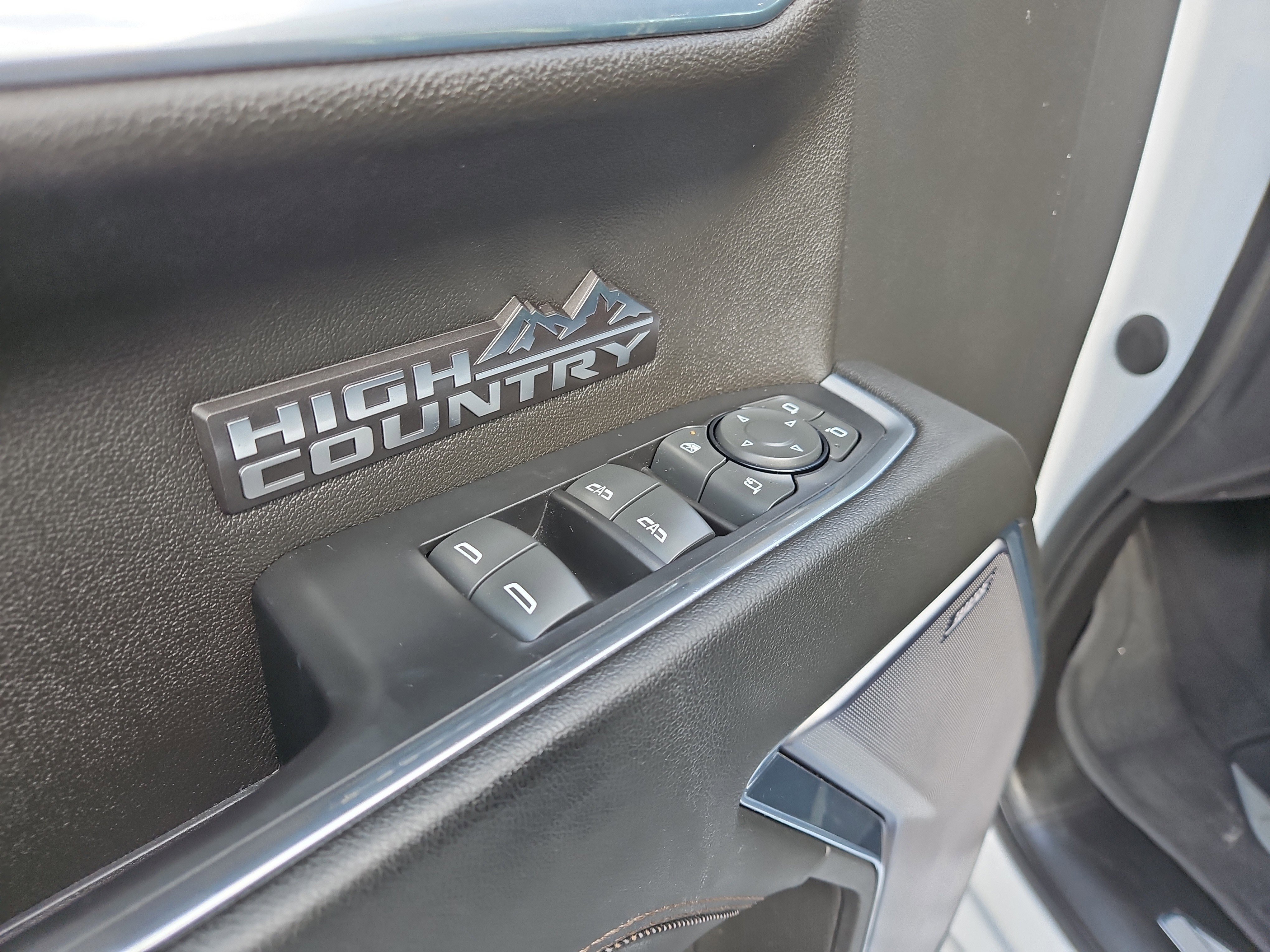 Used 2023 Iridescent Pearl Tricoat Chevrolet High Country image 20