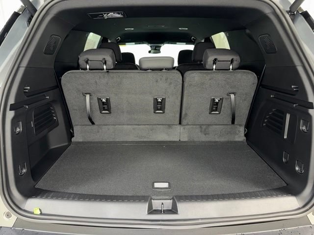 2027 Chevrolet Traverse LT - Photo 20
