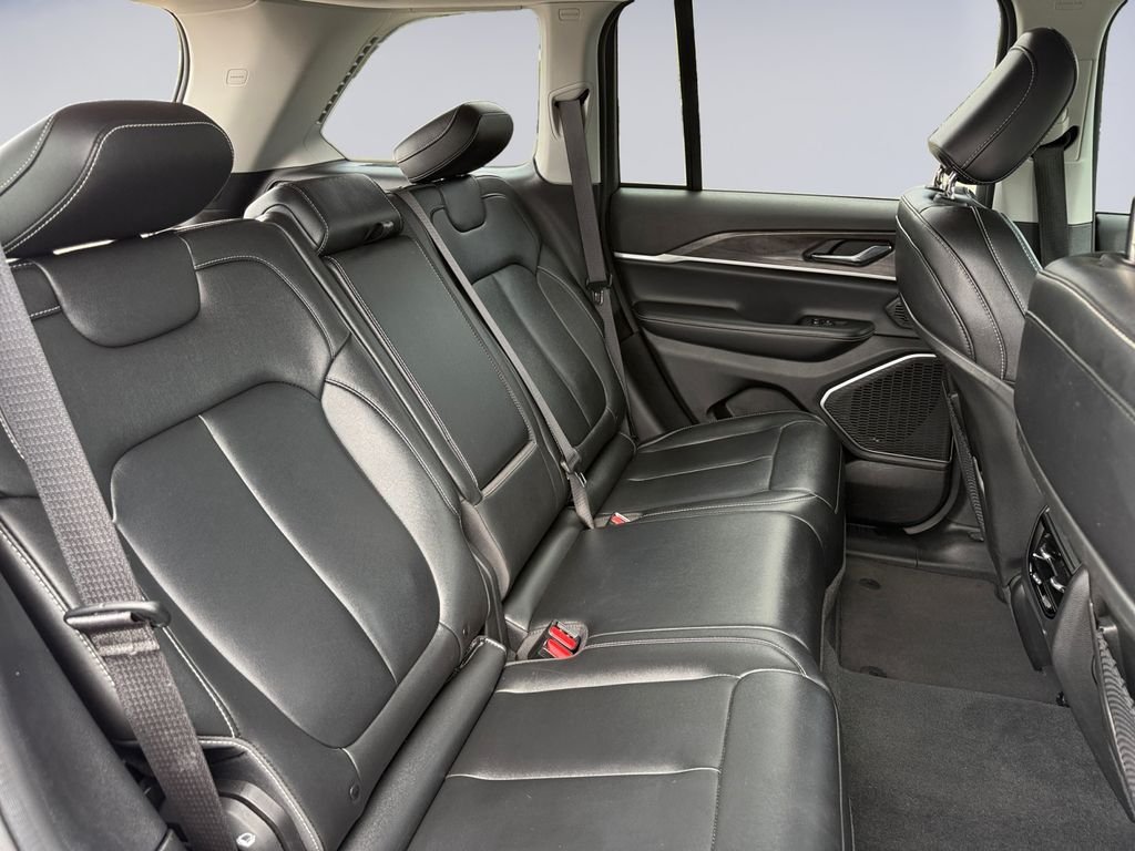 Used 2024 Silver Jeep 4xe image 18