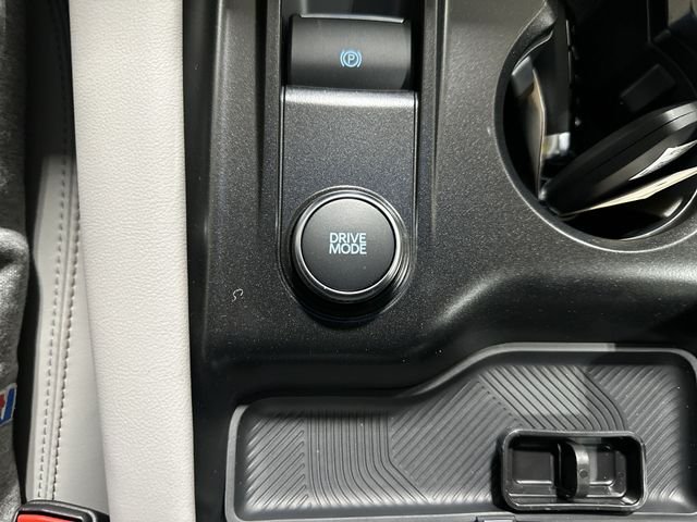New 2026 Star White Metallic Tri-Coat Ford Active image 34