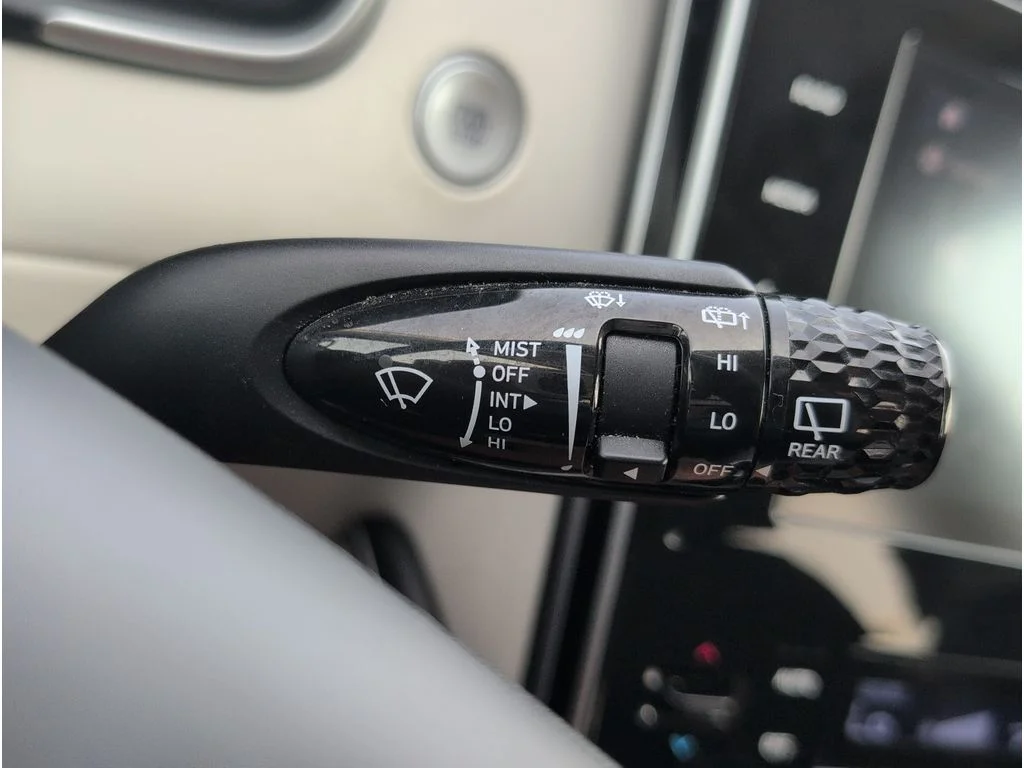 Used 2024 SILVER Hyundai SEL AWD image 25