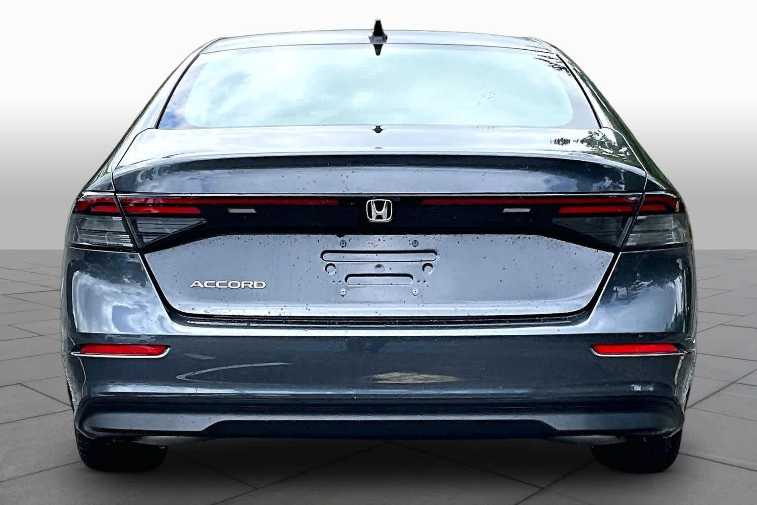 Used 2025 Meteorite Gray Metallic Honda SE image 5