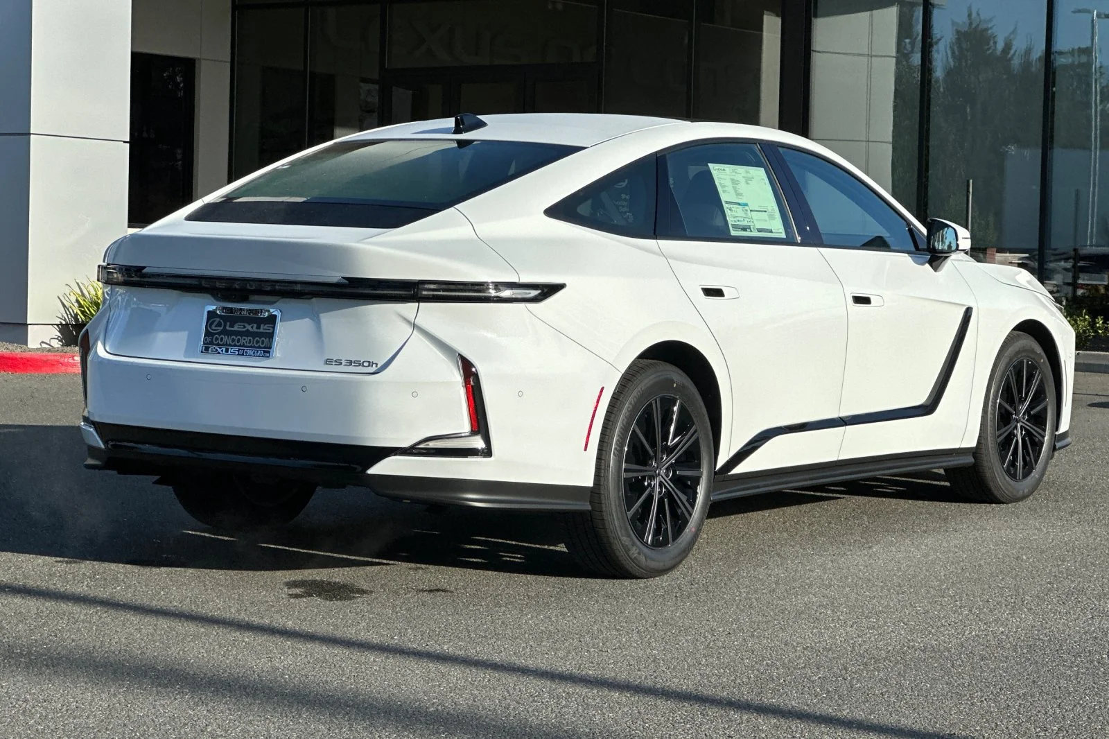New 2026 Ultra White Lexus ES 350h PREMIUM+ image 4