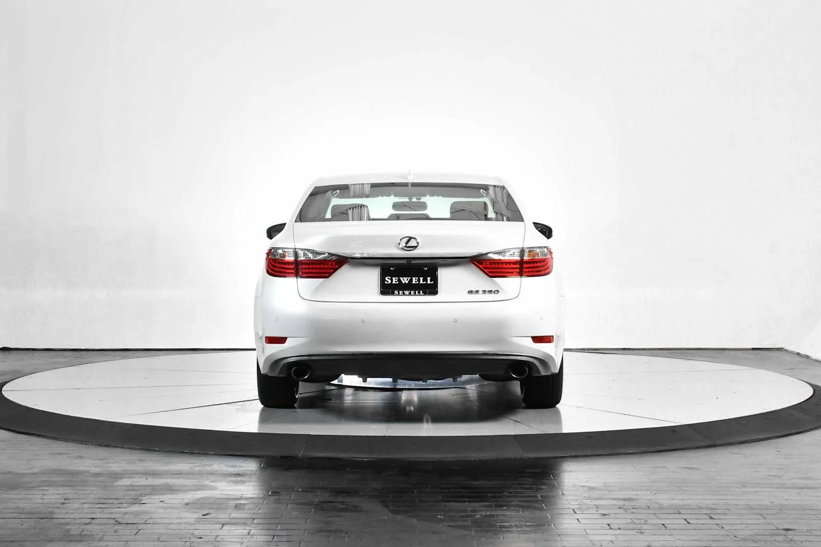 Used 2015 Starfire Pearl Lexus  image 5