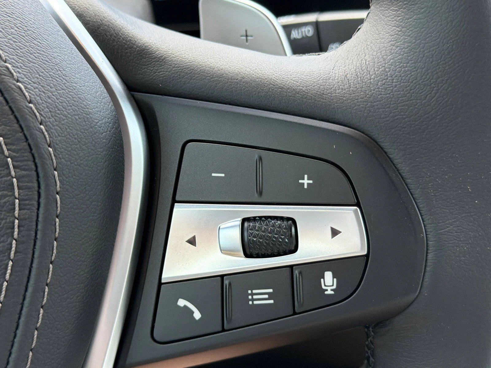 New 2026 Skyscraper Grey Metallic BMW xDrive40i image 34