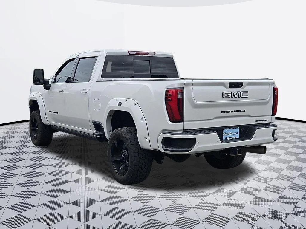 Used 2024 White Frost GMC Denali Ultimate image 4