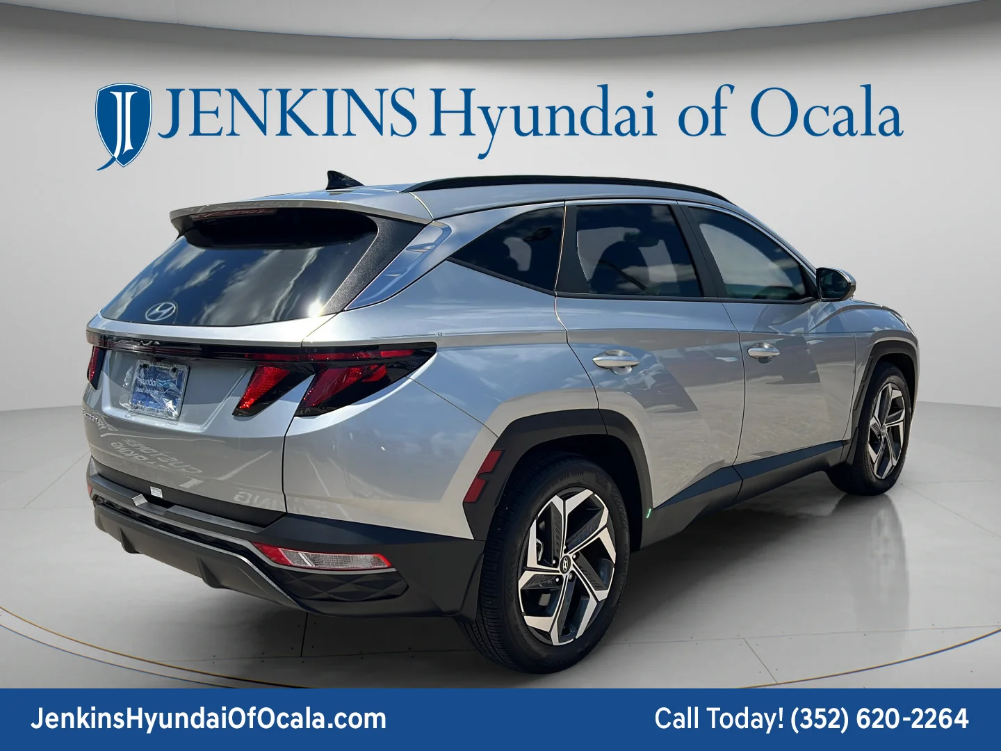 Used 2024 Shimmering Silver Hyundai SEL image 3