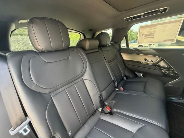 New 2026 Fuji White Land Rover Dynamic SE image 17