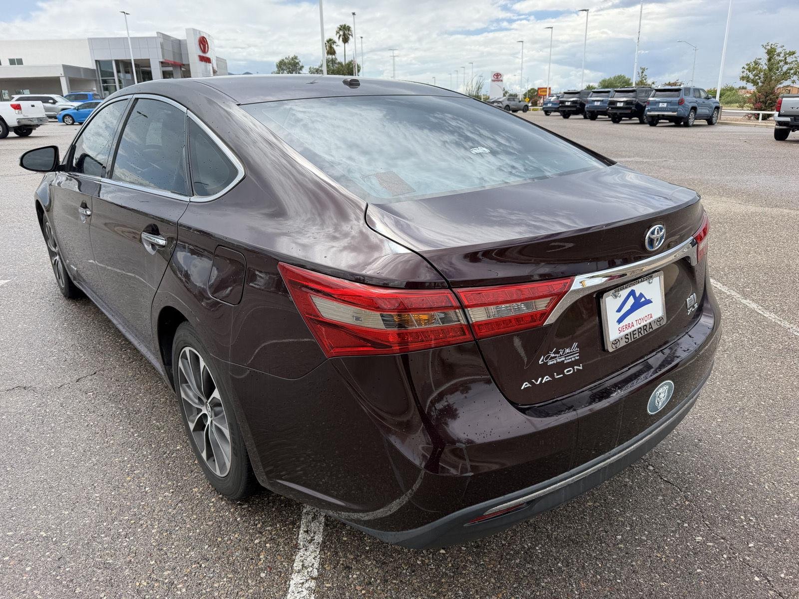 Used 2018 Sizzling Crimson Mica Toyota Hybrid XLE Premium image 3