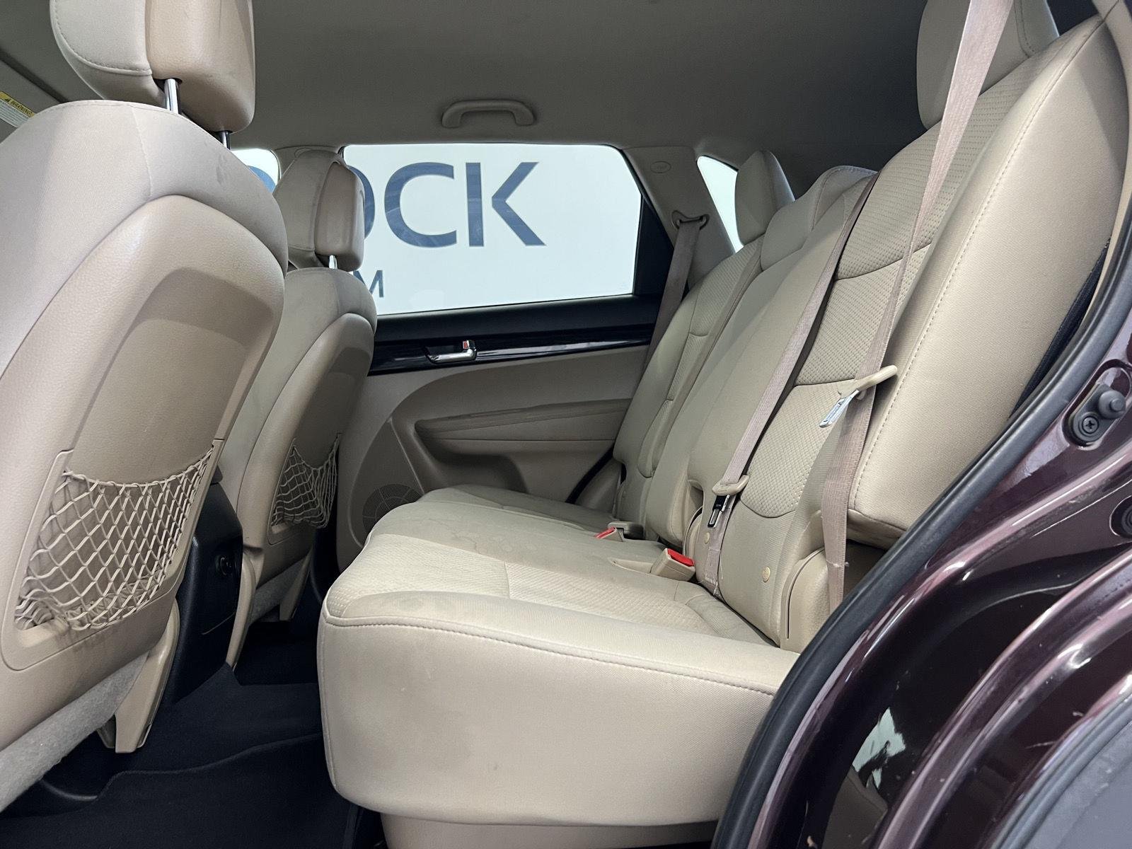 2011 Kia Sorento LX - Photo 23