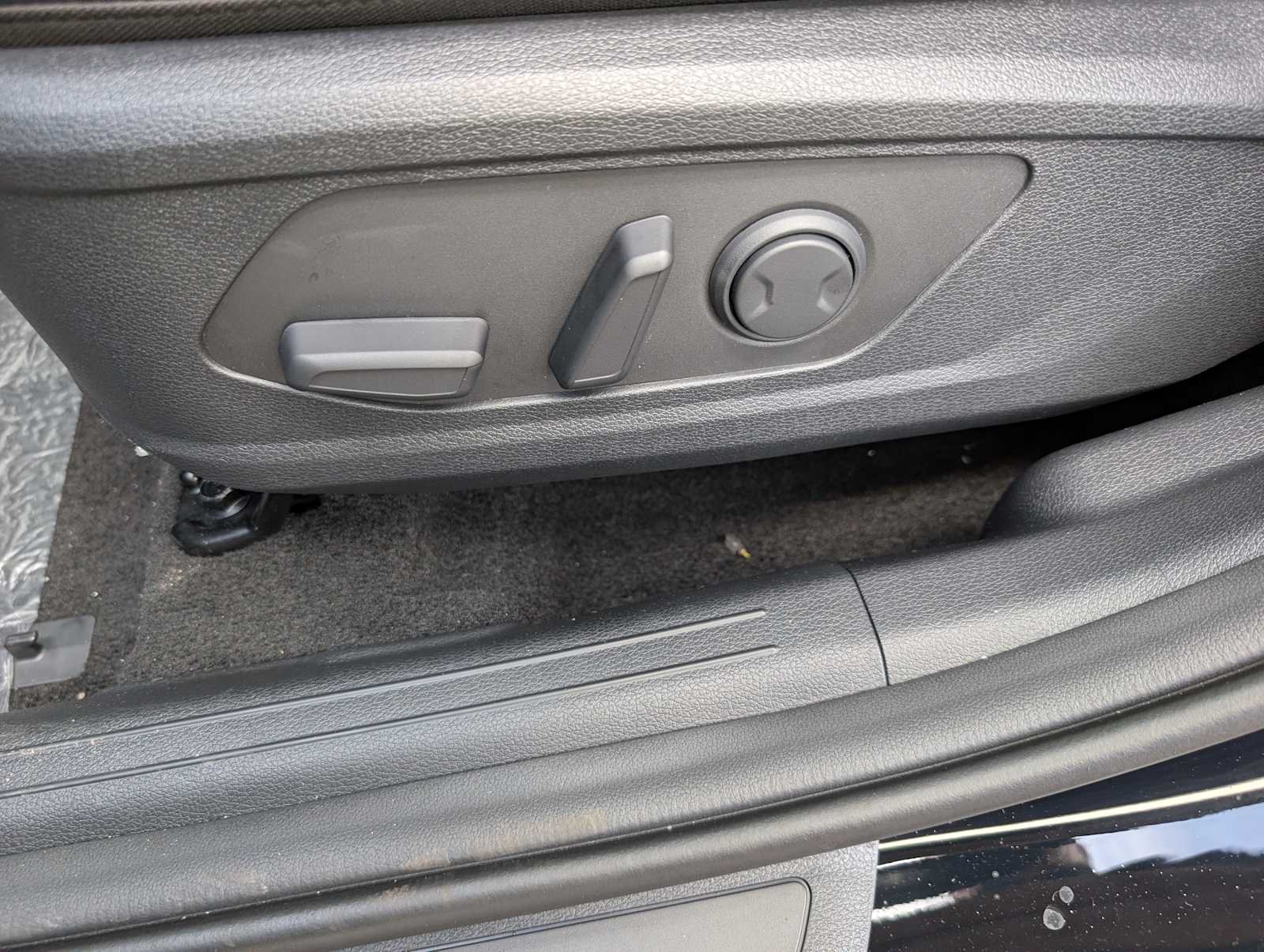 New 2026 Ebony Black Kia X-Line image 32