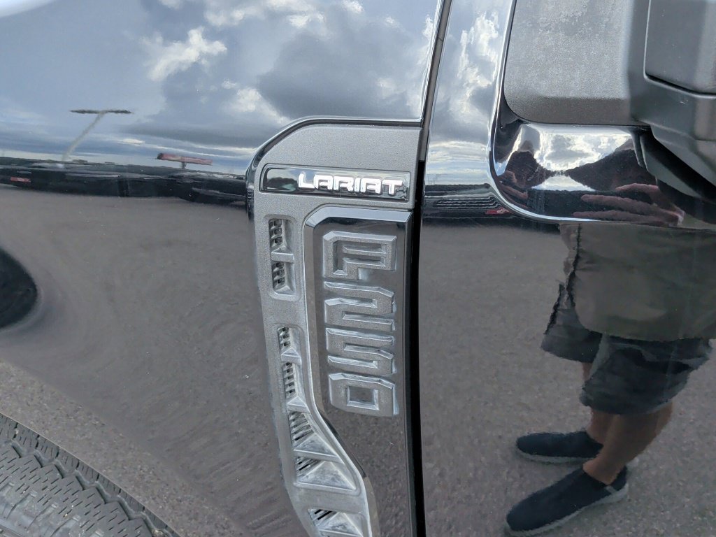 Used 2025 Agate Black Metallic Ford Lariat image 48
