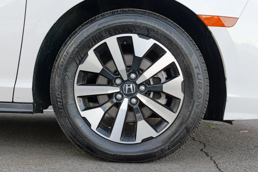 Used 2025 White Honda EX-L image 12