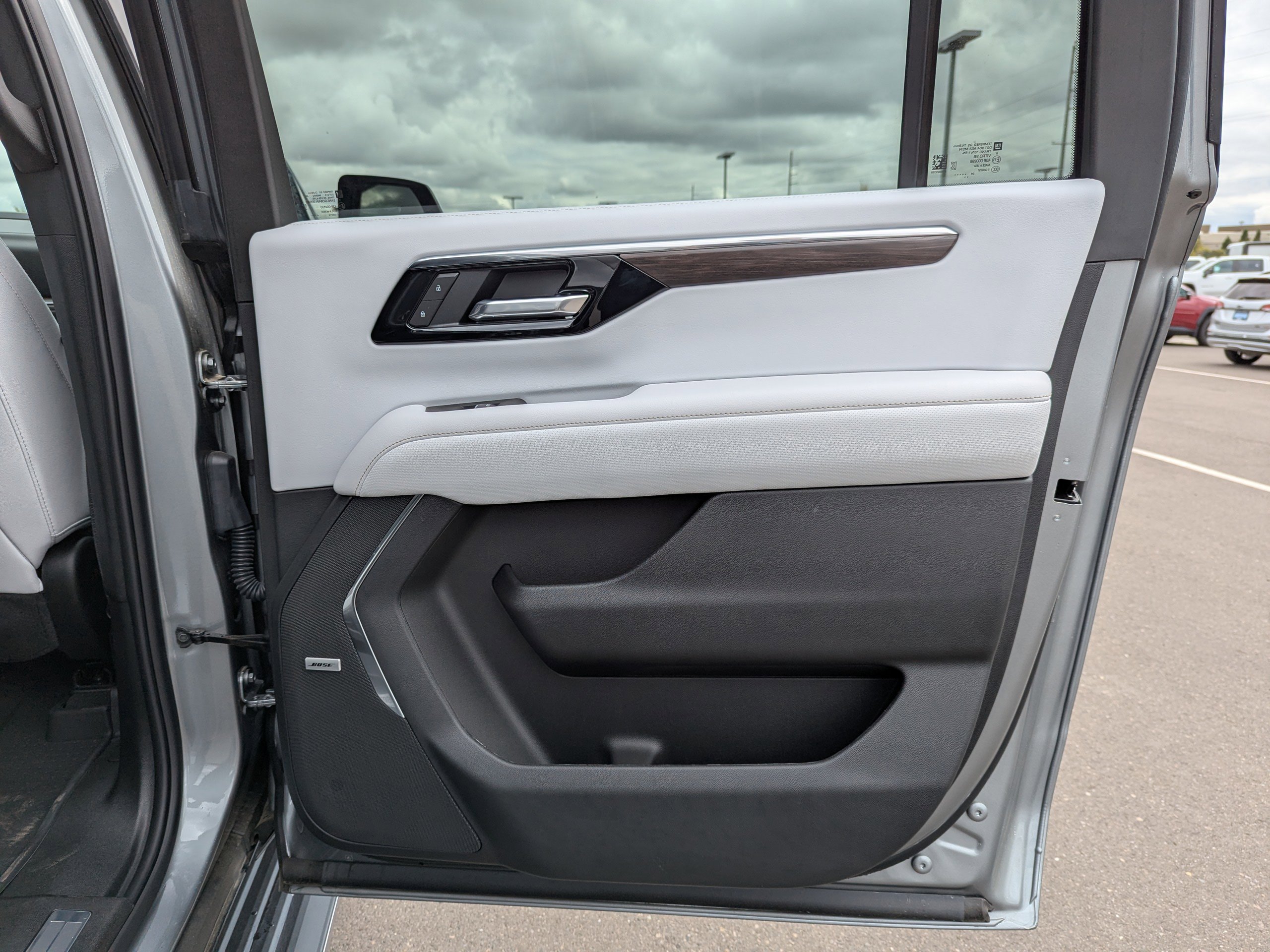 2025 Chevrolet Suburban Premier - Photo 41