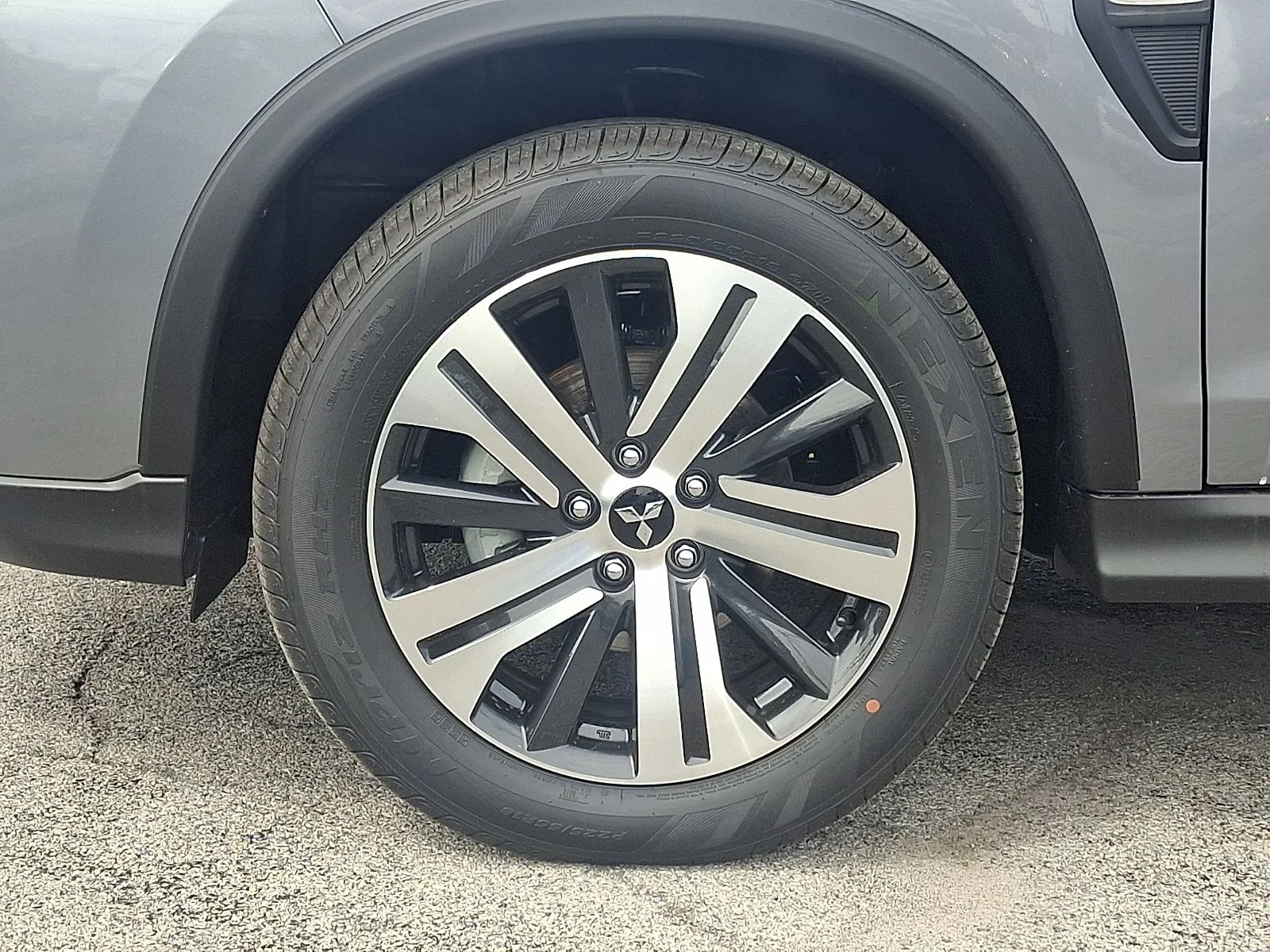 New 2027 Gray Mitsubishi 2.0 ES image 7