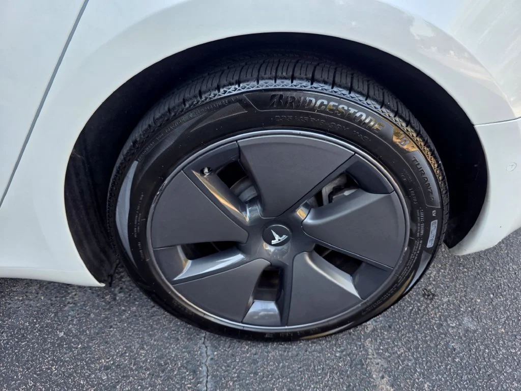 Used 2021  Tesla Long Range image 27