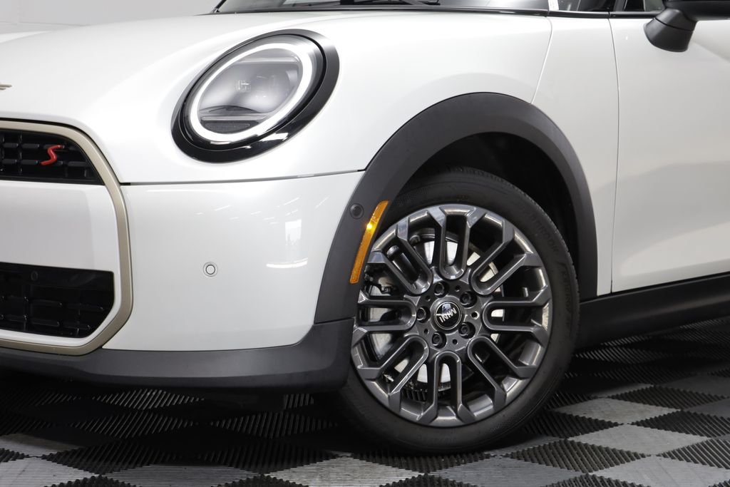 Certified Used 2025 White Metallic MINI Signature Plus image 3