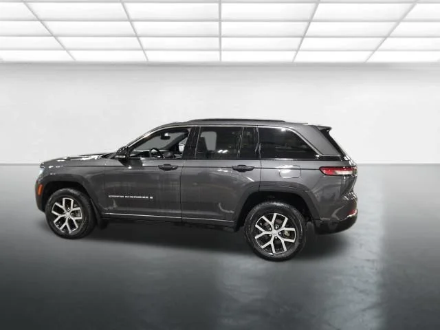 Used 2024 Gray Jeep Limited image 7