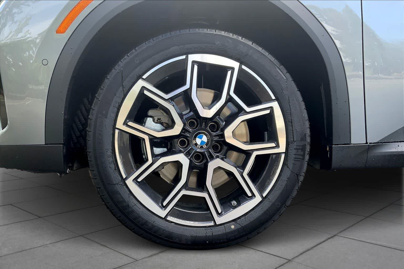 Used 2026 Skyscraper Grey Metallic BMW xDrive28i image 22