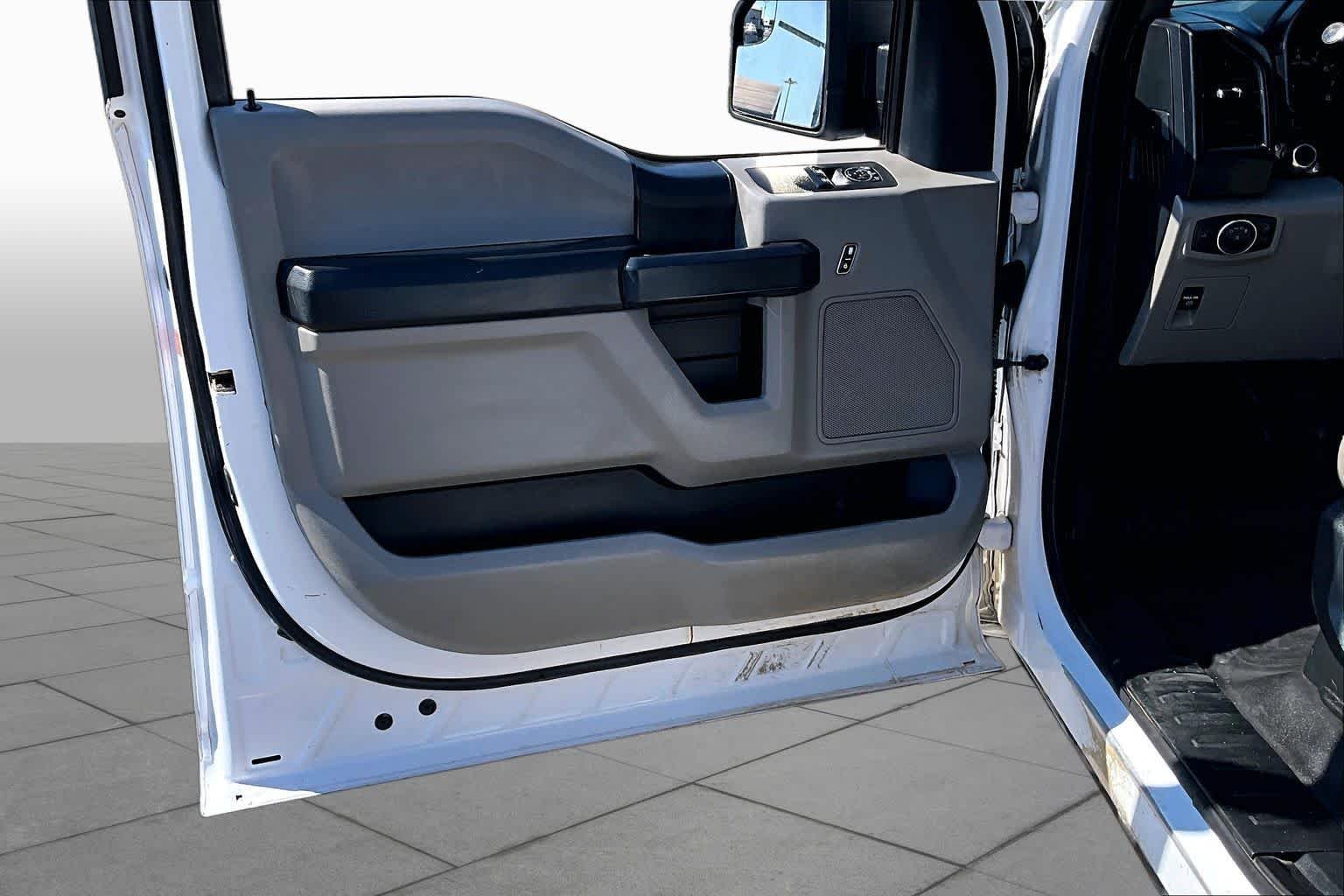 Used 2020 Oxford White Ford XL image 18
