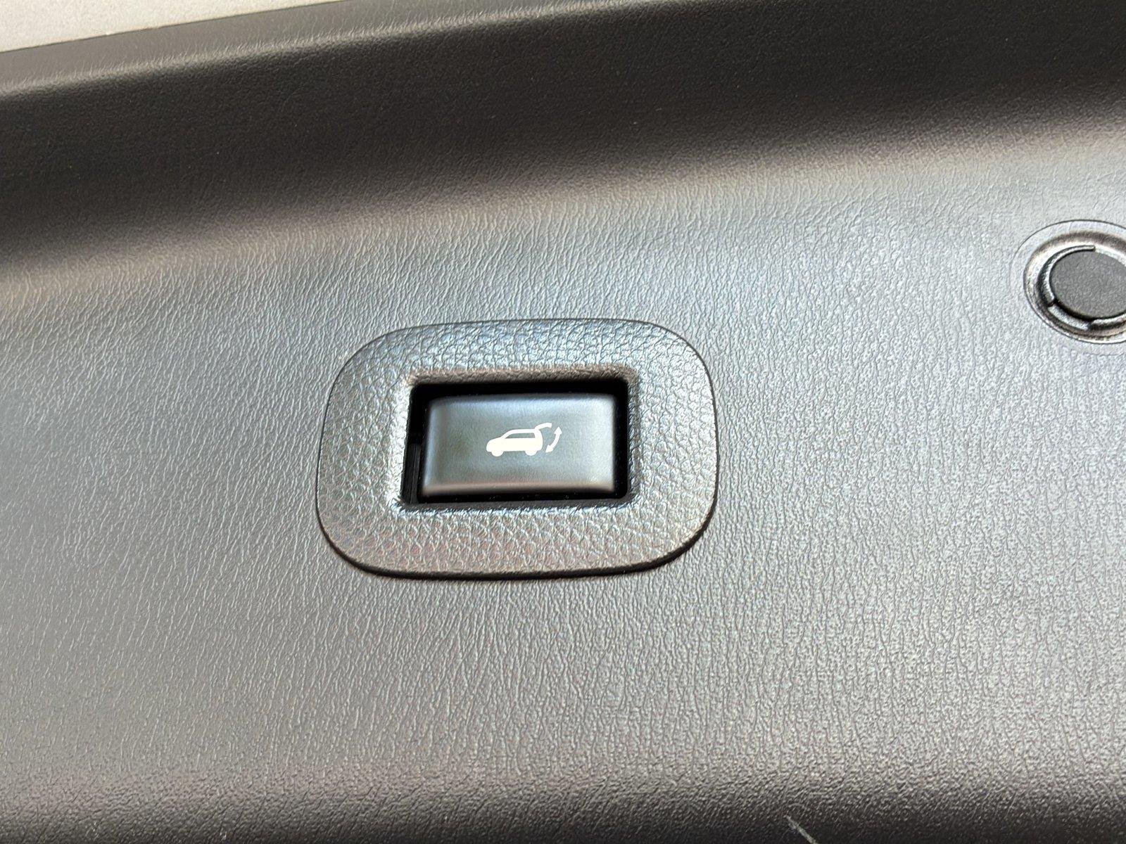 Used 2019 Brilliant Silver Metallic Nissan SL image 44