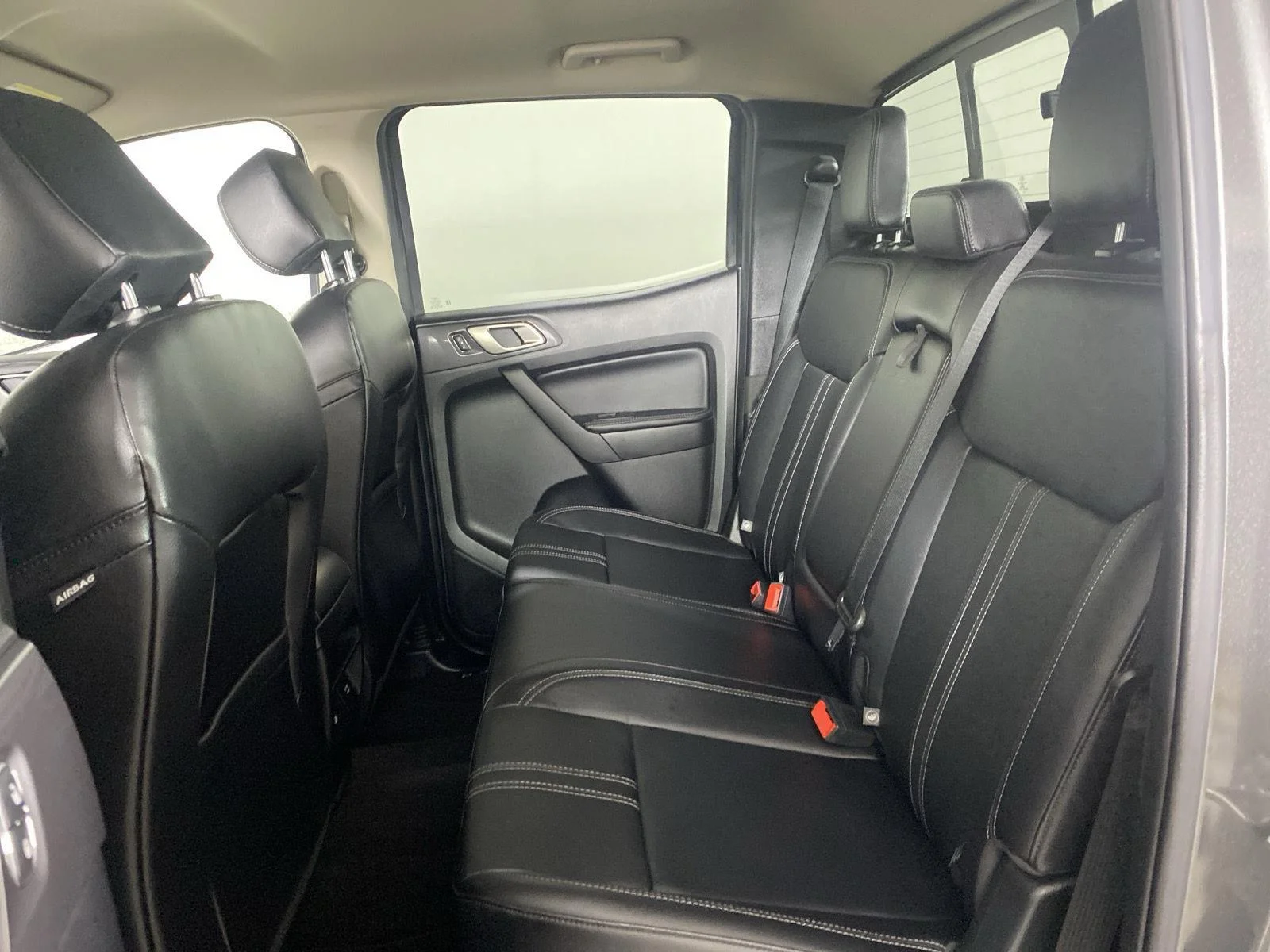 Used 2019 Magnetic Ford LARIAT image 33