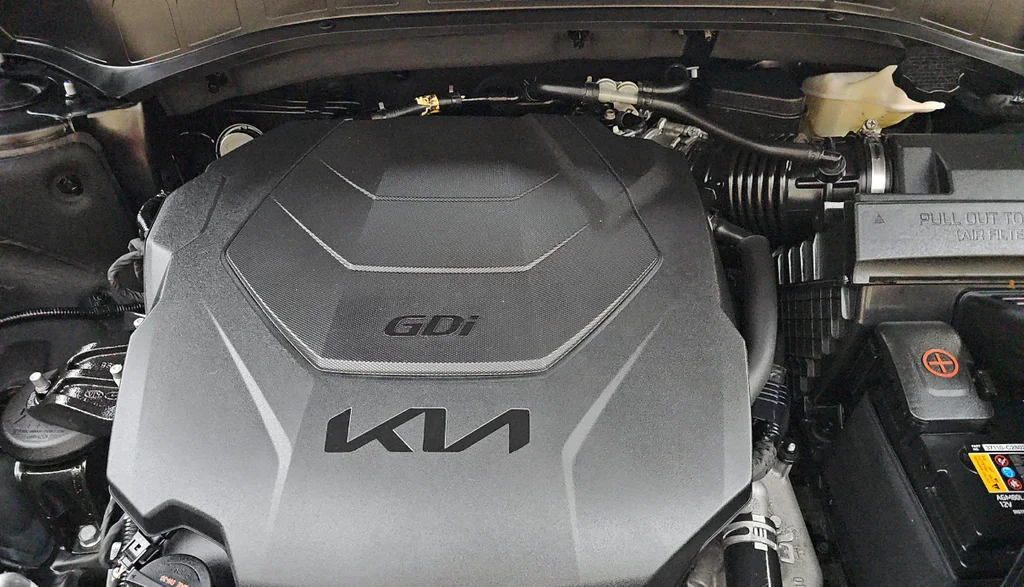 Used 2022 Black Kia LX image 22