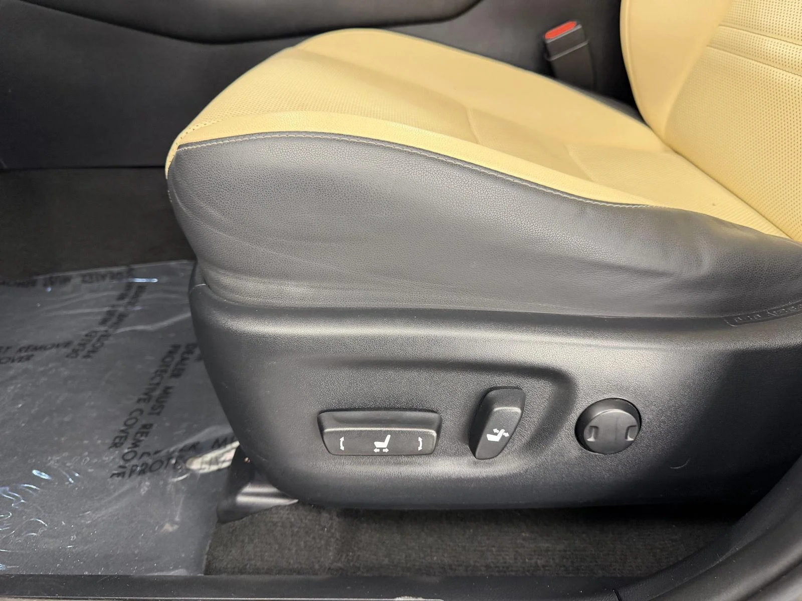 Used 2019  Lexus 300 image 19
