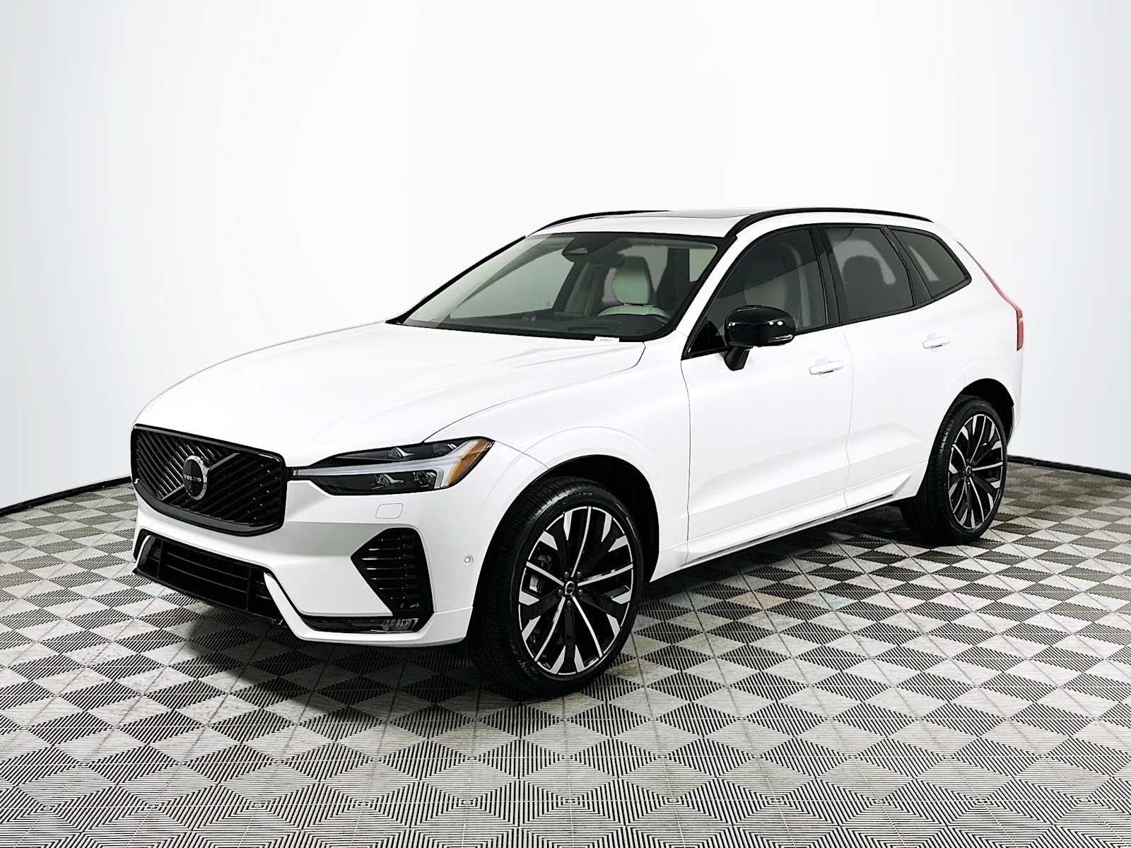 New 2026 Crystal White Volvo Ultra image 3