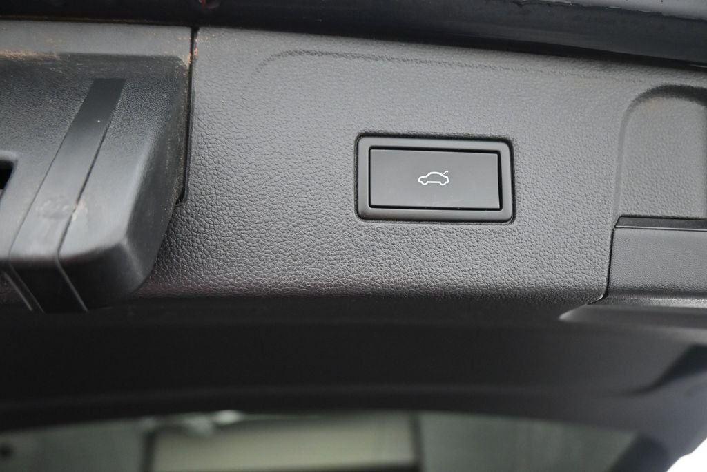 Used 2022 Black Volkswagen 3.6L V6 SEL Premium R-Line image 44