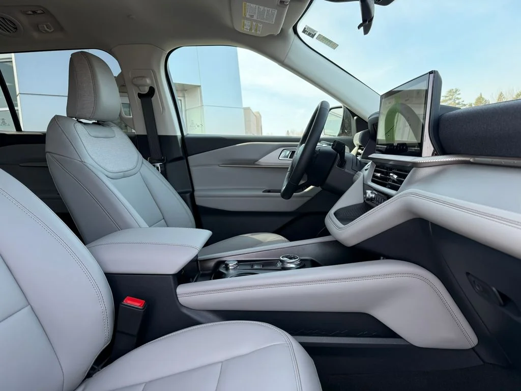 2026 Ford Explorer Active - Photo 16
