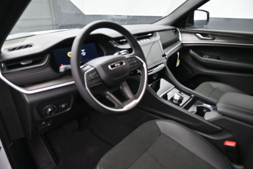 New 2026 Bright White Clear-Coat Exterior Paint Jeep Altitude image 18