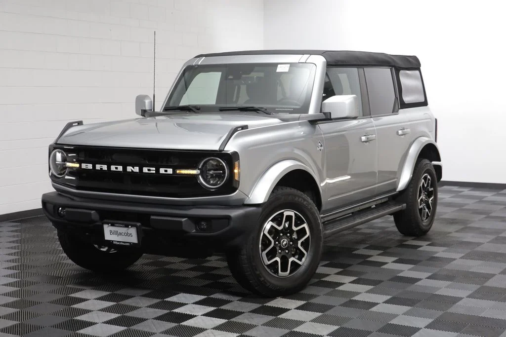 Used 2023 Silver Ford Outer Banks image 1