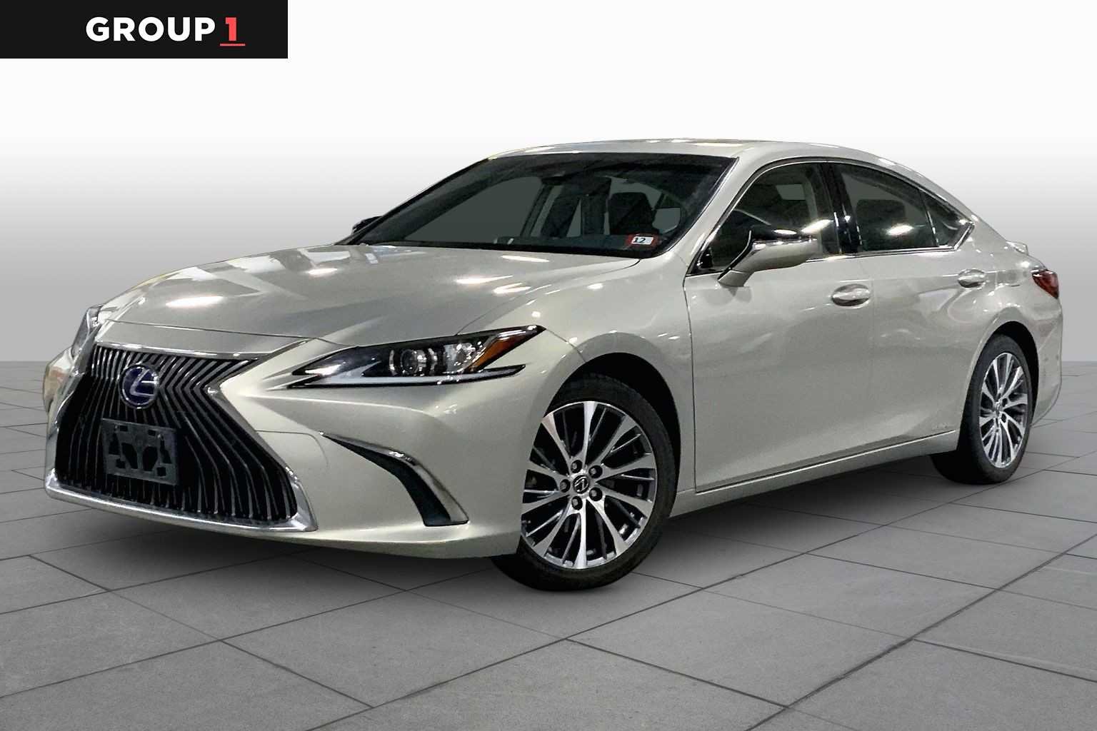 2019 Lexus ES 300h 300h's photo